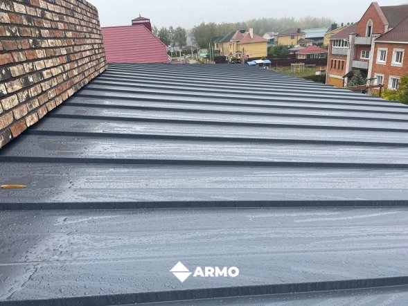 Самозащелкивающаяся кровля ARMO с карнизным подгибом GreenCoat Pural BT